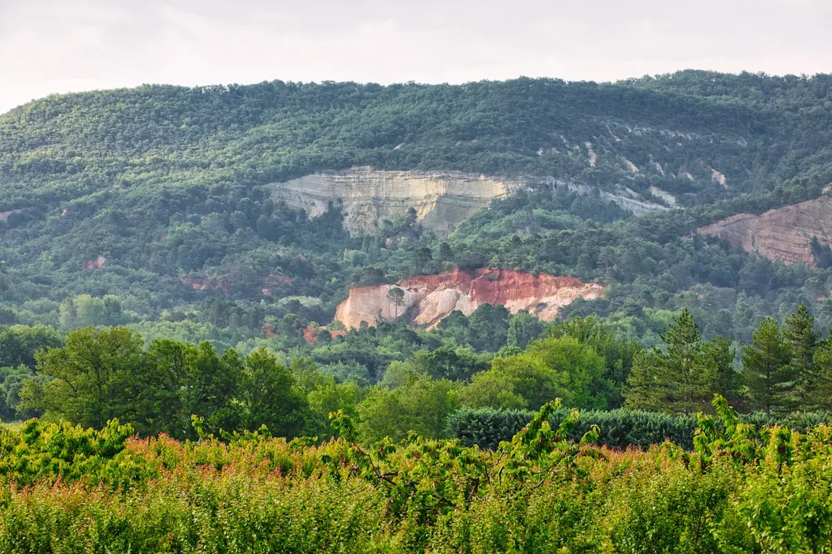 Article sentier ocres roussillon