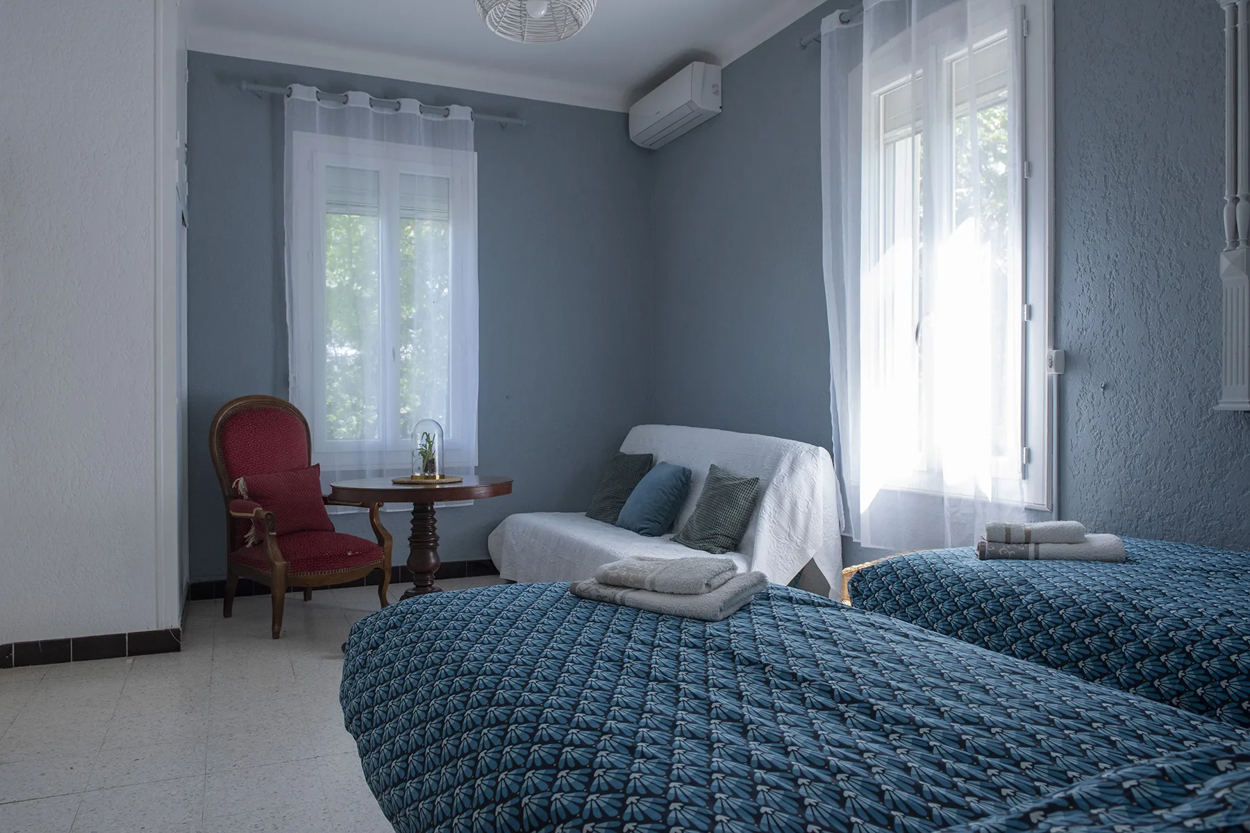 Chambre Bleue, premier étage (vue 1), Villa Plaisance, Bédarrides