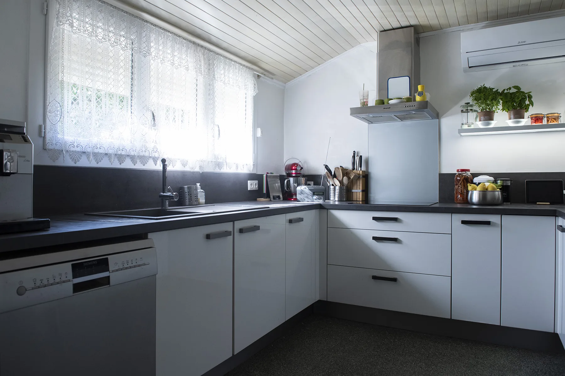 Cuisine entièrement équipée (vue 3), Villa Plaisance, Bédarrides